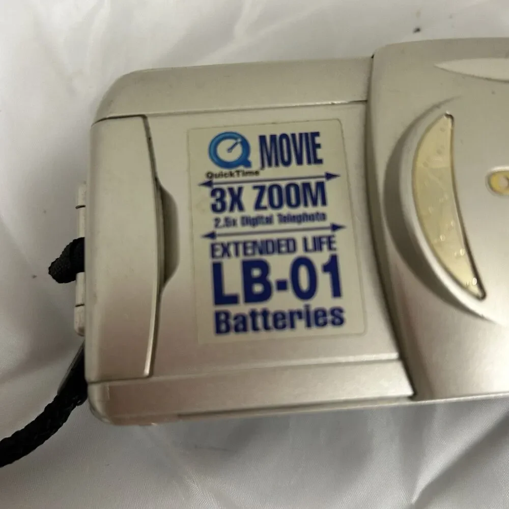 Olympus D-490 2.1MP Digital Camera 3x Zoom Parts/Repair AS-IS
